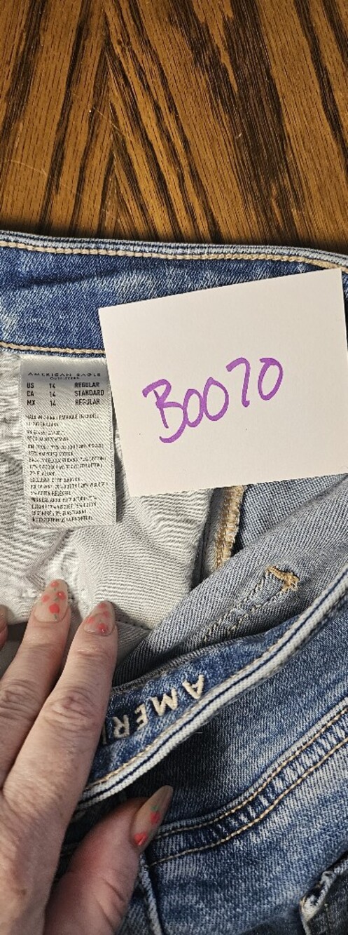 American Eagle Mom Jeans Size 14 Regular Light Wash Distressed Denim - Picture 5 of 7